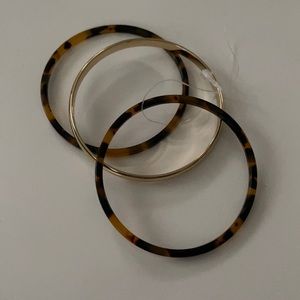 New- Vineyard Vines bangles. One Size - set of 3